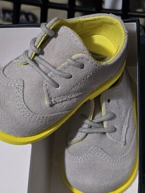 NEW in Box Cole Haan Gray Suede Kids Lace-Up Shoes with Yellow Laces Size 2